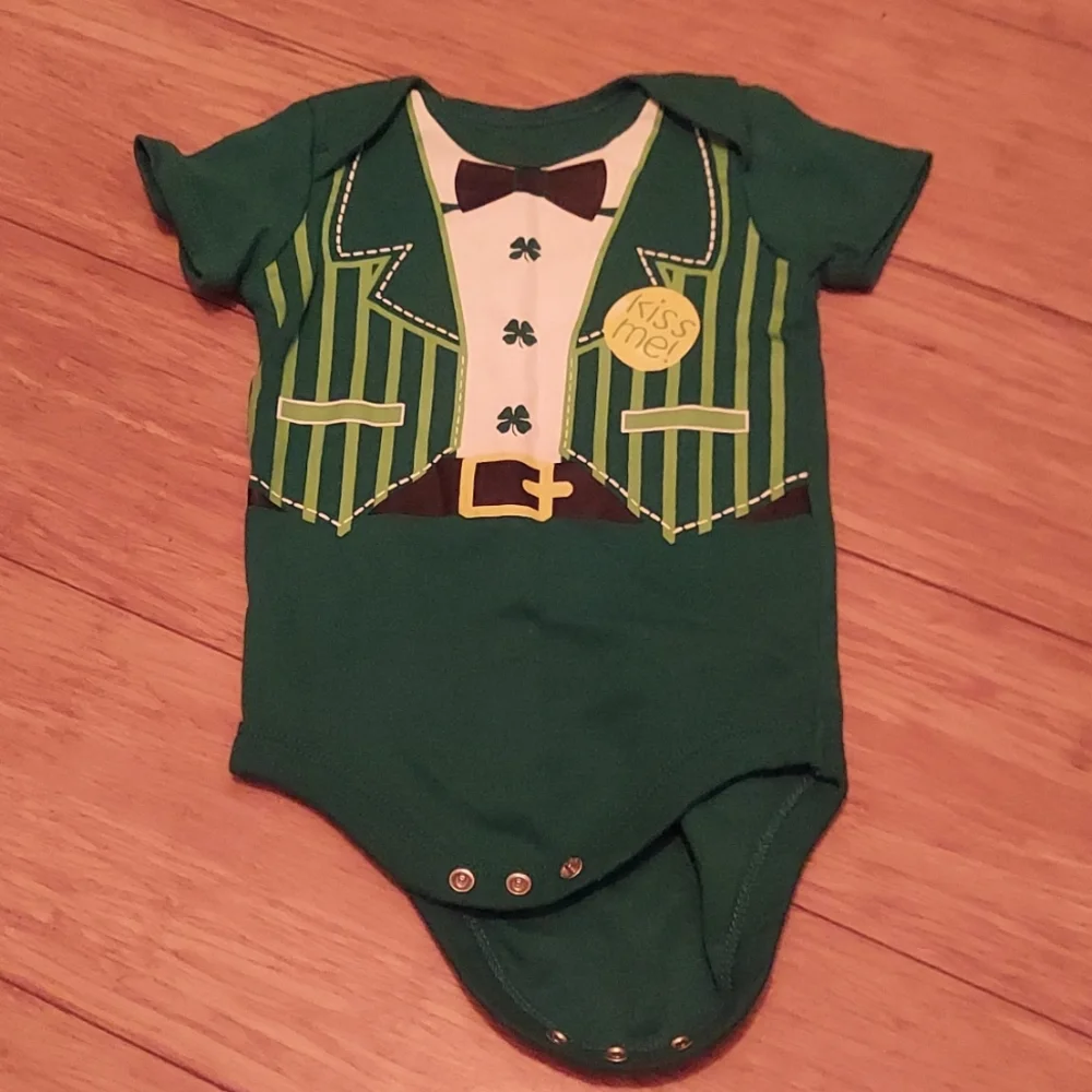 🎁 10/$25 St. Patrick's Day onesie, 12 months